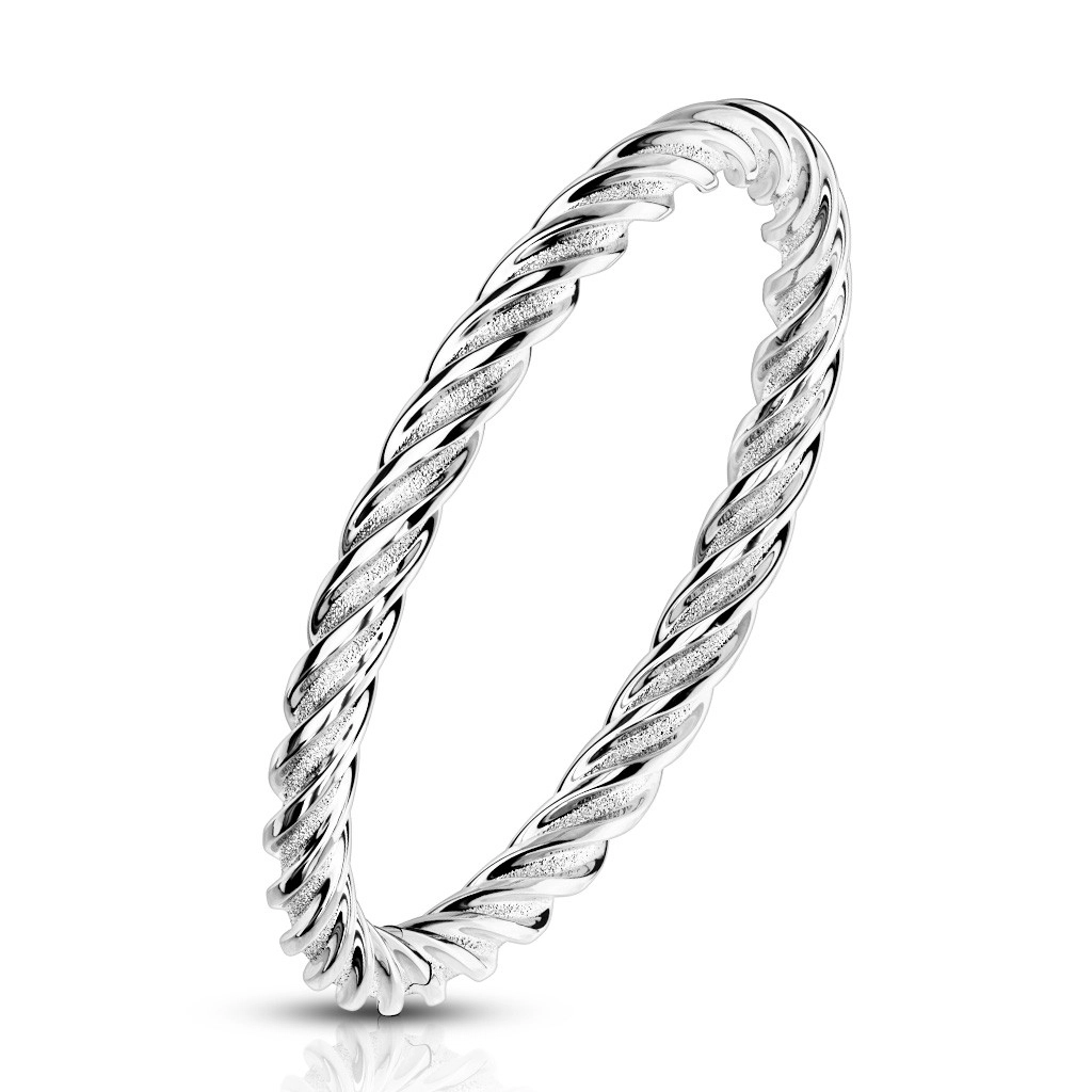 Ocelový prsten ve stříbrném odstínu - hustě pospojované a zatočené proužky, 2 mm - Velikost: 62