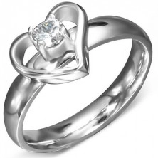 Prsten z oceli - kontura srdce s čirým zirkonem uprostřed