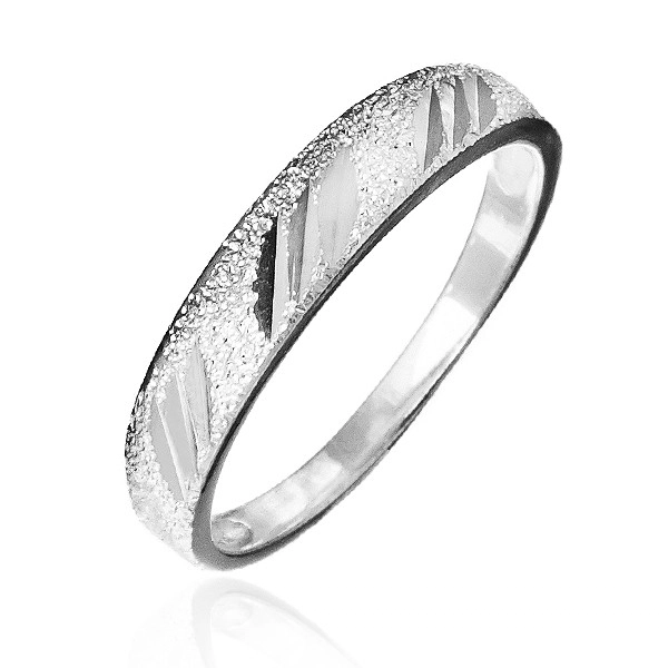 Prsten ze stříbra 925 - pískovaný s lesklými zářezy - Velikost: 50