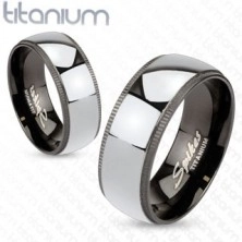 Titanový prstýnek stříbřité barvy s černým ozdobným okrajem