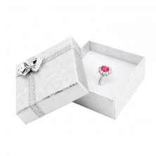 Stříbrná krabička na prsten se vzorem květů a mašlí