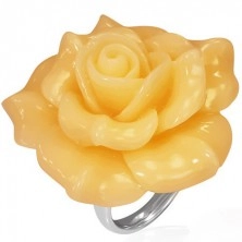 Ocelový prsten - žlutá rozkvetlá růže, živice