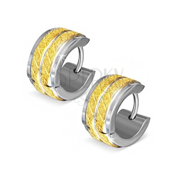 Kruhové ocelové náušnice - pískované zlaté pásy se šikmými zářezy