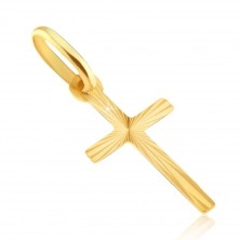 Lesklý přívěsek ze zlata 14K - malý plochý latinský kříž, paprskovité rýhy