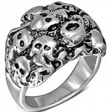 Lesklý stříbrný ocelový prsten - shluk lebek