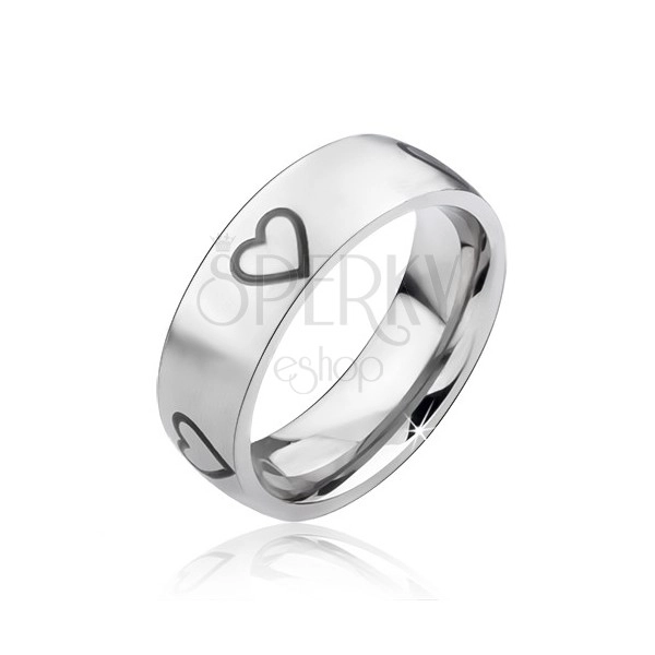 Matný stříbrný ocelový prsten, černé obrysy symetrických srdcí