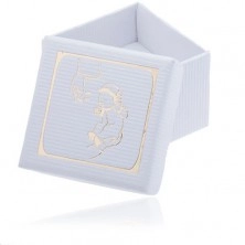 Bílá dárková krabička s vroubkovaným povrchem, zlatý motiv křtu