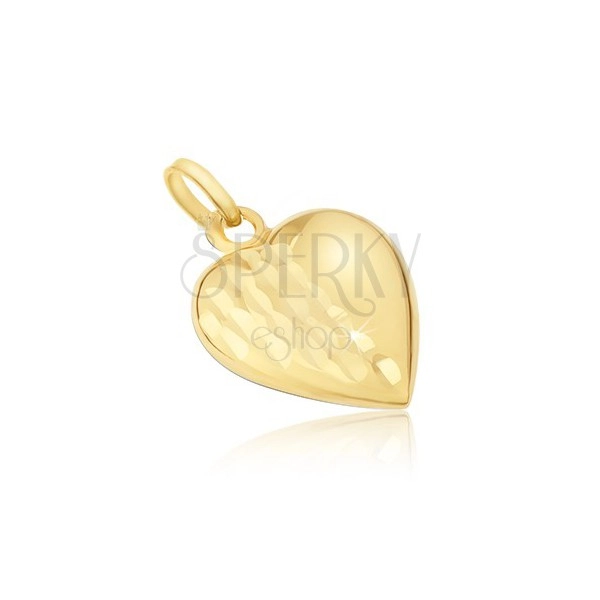 Přívěsek ze žlutého 14K zlata - pravidelné trojrozměrné srdce, ozdobné rýhy