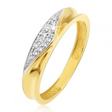 Prsten ve žlutém 14K zlatě - obroučka s vyhloubeným středem, zirkonový trojúhelník