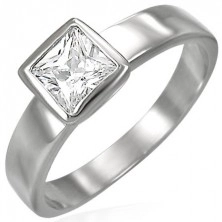 Ocelový prsten stříbrné barvy, čirý čtvercový zirkon v objímce