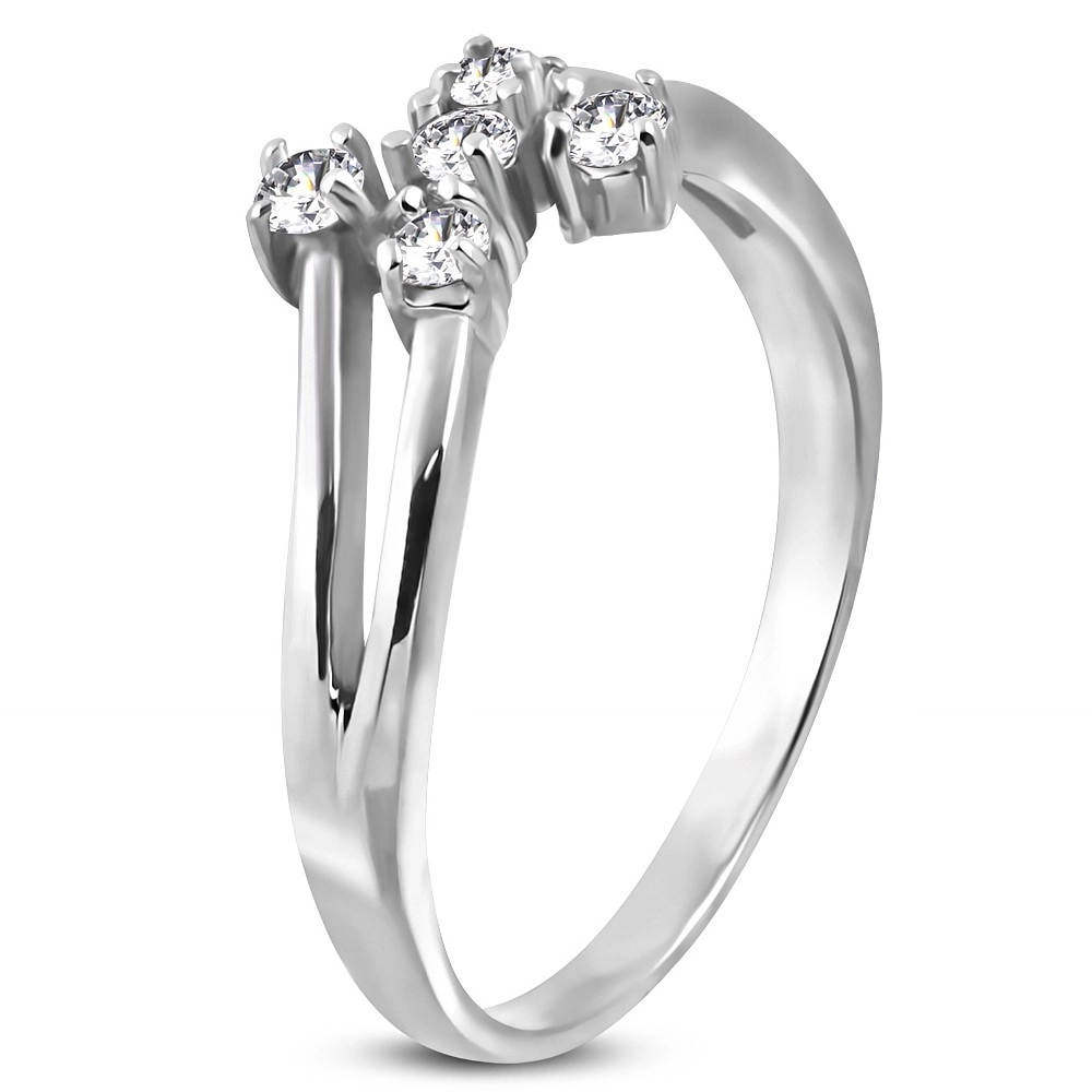 Ocelový prsteň stříbrné barvy s pěti čirými zirkony - Velikost: 53
