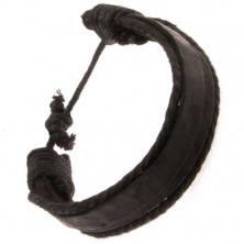Černý kožený náramek - tenký a silný pruh kůže, dvě černé šňůrky