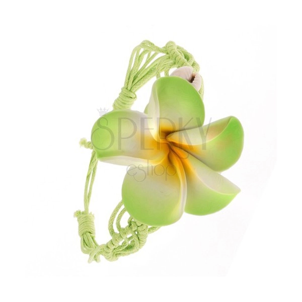 Světle zelený pletený šňůrkový náramek s květinou, dvě lastury