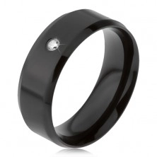 Černý ocelový prsten, čirý kamínek, zkosené okraje