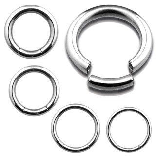 Ocelový piercing, lesklý hladký kruh ve stříbrném barevném provedení - Průměr: 8 mm