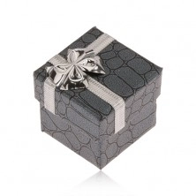 Dárková krabička šedo-černé barvy, kameny, stříbrná mašle