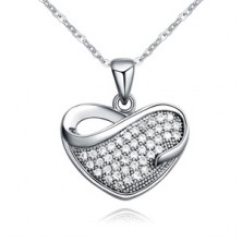 Lesklý náhrdelník s přívěskem zirkonového srdce se slzičkovitým výřezem