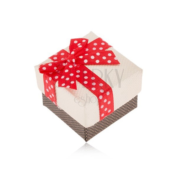 Béžovo-hnědá krabička na prsten, červená stuha s bílými puntíky