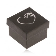 Černá krabička na prsten, malé ozdobné srdce stříbrné barvy