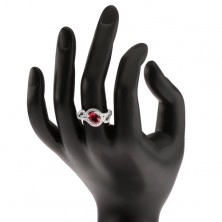 Prsten s oválným červeným zirkonem, poloviny obrysů srdcí, stříbro 925
