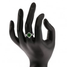 Prsten ze stříbra 925, šikmo uchycený zelený čtvercový zirkon