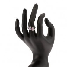 Lesklý prsten stříbrné barvy, dva barevné kamínky, malé čiré zirkony
