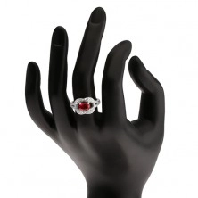 Stříbrný 925 prsten, oválný rubínový kámen, zirkonový uzel
