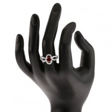 Stříbrný 925 prsten, červený kulatý kámen, zatočená zirkonová ramena