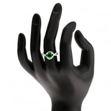 Stříbrný 925 prsten, kulatý zelený kámen, zatočená zirkonová ramena