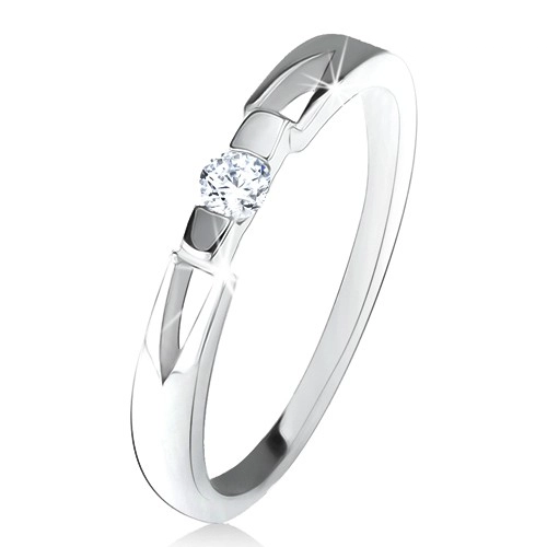 Prsten z čirým kulatým zirkonem, trojúhelníkové výřezy, stříbro 925 - Velikost: 50