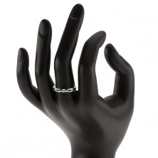Prsten z čirým kulatým zirkonem, trojúhelníkové výřezy, stříbro 925