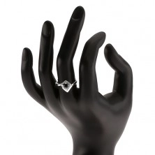 Stříbrný 925 prsten, kulatý černý kamínek v zirkonovém kosočtverci