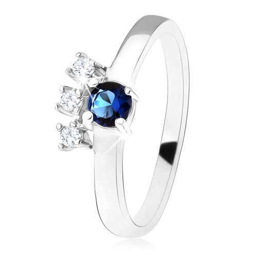 Prsten - stříbro 925, tmavě modrý kulatý zirkon, tři čiré kamínky - Velikost: 51