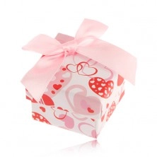 Bílo-růžovo-červená krabička na prsten, srdíčka, světle růžová stuha