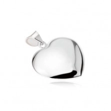Lesklý hladký přívěsek ve tvaru symetrického srdce, ze stříbra 925