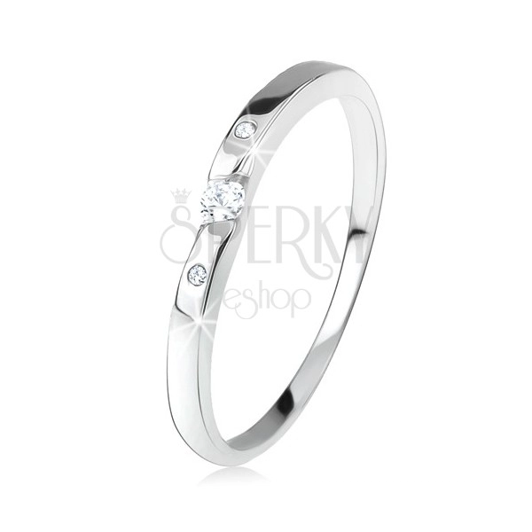 Lesklý prsten s čirými zirkony, zakřivená ramena, ze stříbra 925