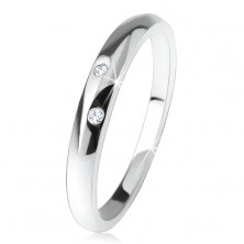 Lesklý prsten s vypouklým ramenem, dva čiré zirkonky, ze stříbra 925
