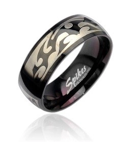 Černý ocelový prsten se vzorem Tribal ve stříbrné barvě - Velikost: 64
