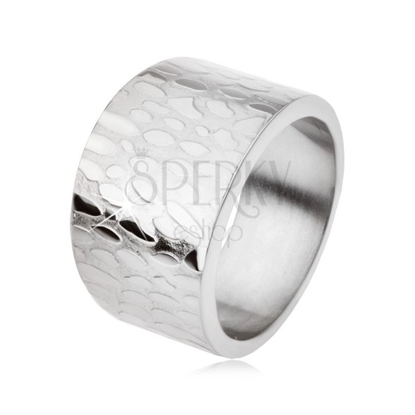 Mohutný široký titanový prsten, lesklé nepravidelné ovály na povrchu