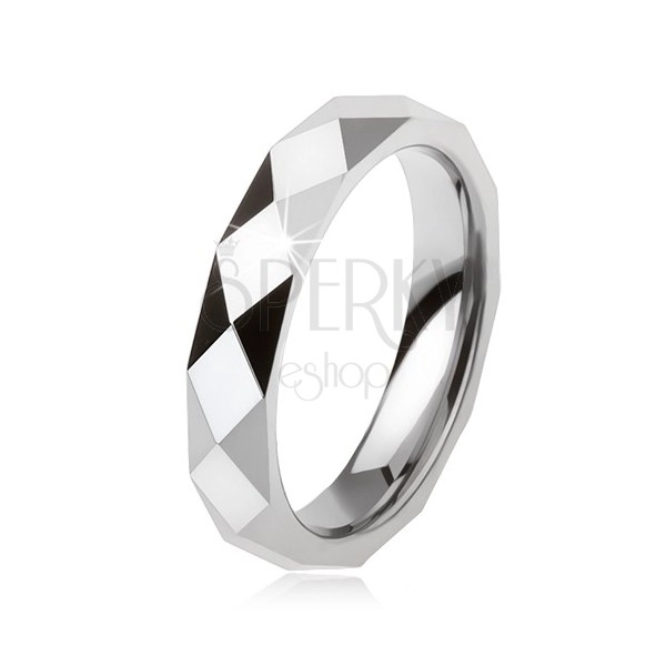 Wolframový prsten ocelově šedé barvy, geometricky broušený povrch
