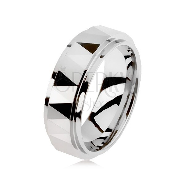 Wolframový broušený prsten stříbrné barvy, trojúhelníky, vyvýšený středový pás