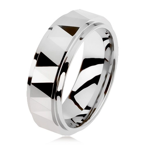 Wolframový broušený prsten stříbrné barvy, trojúhelníky, vyvýšený středový pás - Velikost: 49