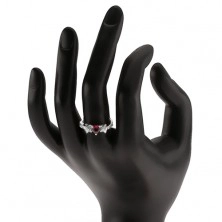Prsten s červeným srdíčkovitým kamenem a kvítky, čiré zirkonky, stříbro 925