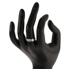 Prsten se třemi čirými kamínky, zatočené linie, stříbro 925