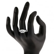 Zásnubní prsten, velký čtvercový zirkon, dva menší na bocích, stříbro 925