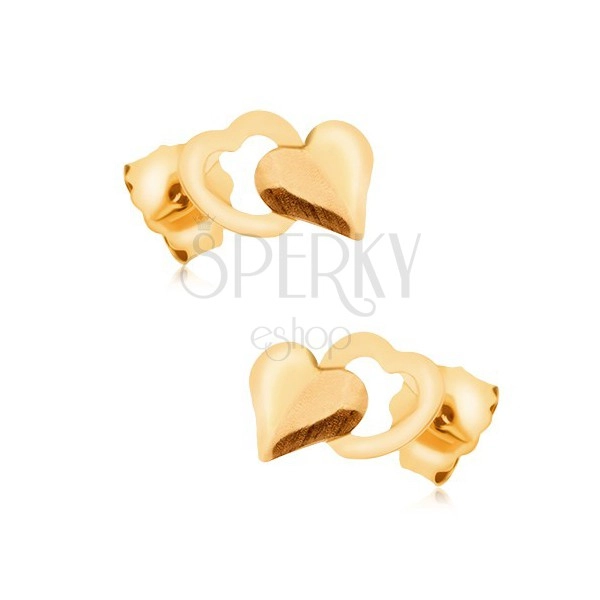Zlaté náušnice 375 - lesklé pravidelné plné srdce překrývající obrys srdíčka