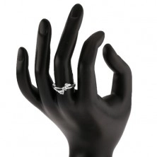 Zásnubní prsten ze stříbra 925, šikmá linie tří čirých zirkonů
