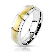 Ocelový prsten stříbrné barvy, vyvýšený matný pás ve zlatém odstínu
