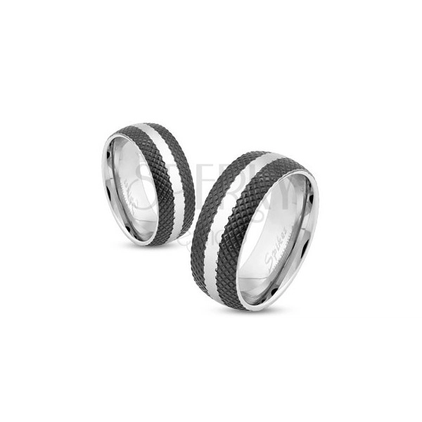 Ocelový prsten s černým mřížkovaným povrchem, lesklý pás stříbrné barvy, 8 mm