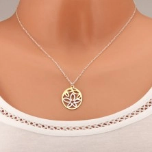 Stříbrný náhrdelník 925, oválný přívěsek, výřez ve tvaru květu, okvětní lístky zlaté barvy